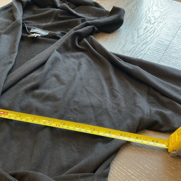 Jones,New York, Black Super Soft Hooded  Cover Up . - Picture 8 of 9